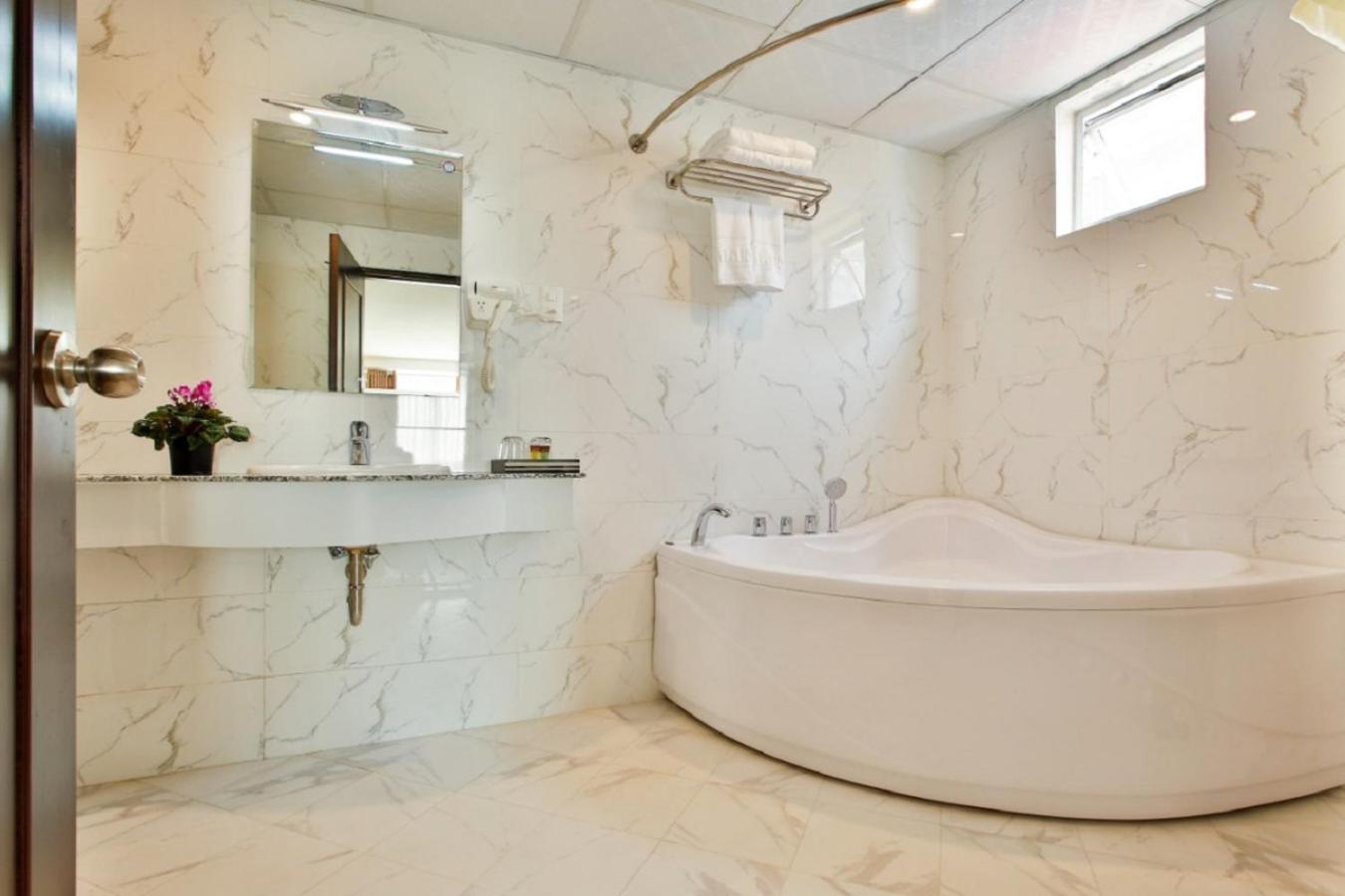 Aluna Ben Thanh Hotel Hô Chi Minh-Ville Extérieur photo